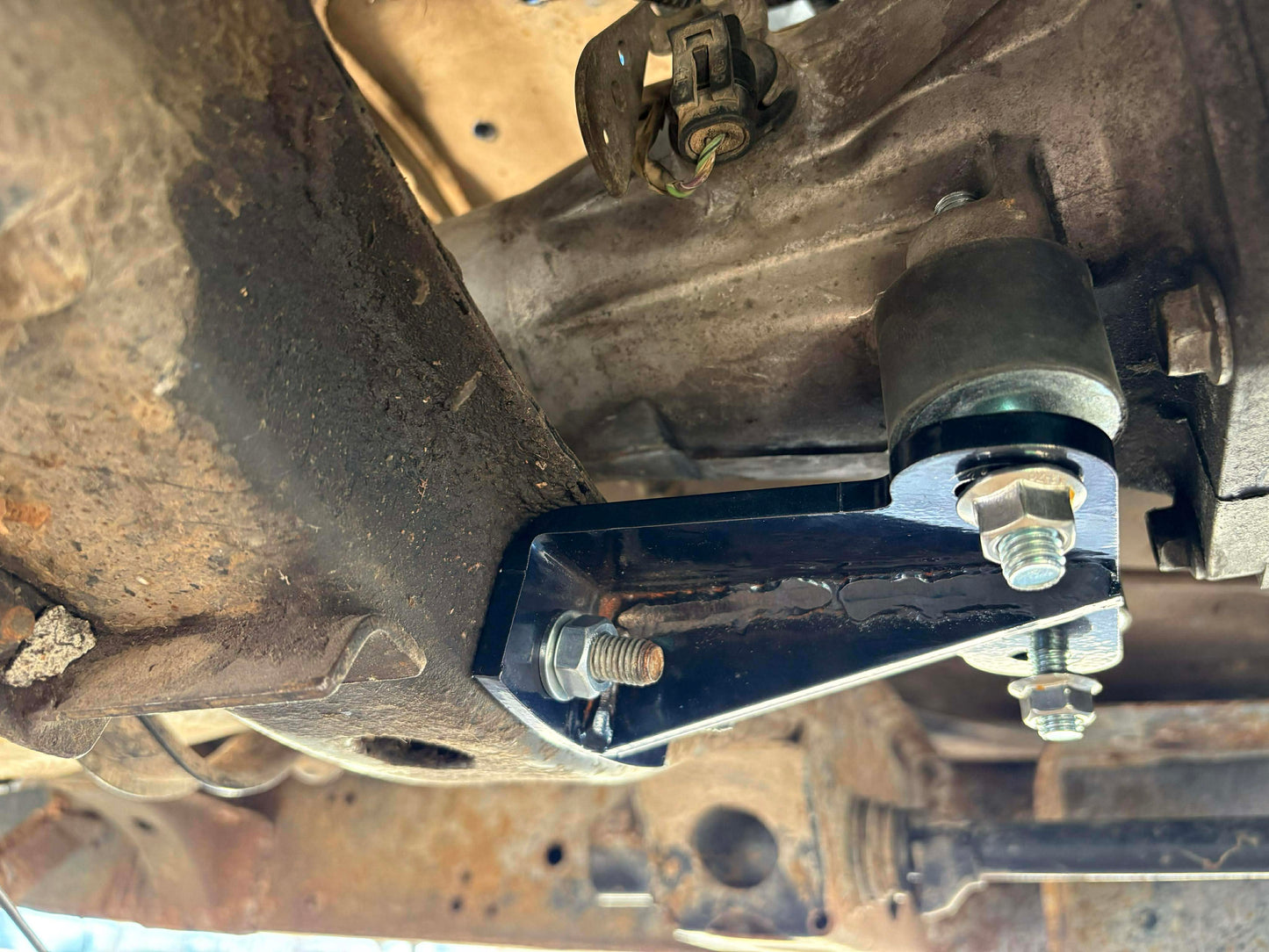 1986-1997 Nissan D21 Hardbody Pickup LS Swap 4L60E Transmission Mount